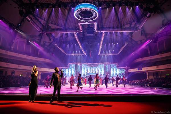 Nica & Joe (Veronika Belyavskaya & Joseph Guyton) bei der Holiday on Ice Premiere von BELIEVE 2015/2016
