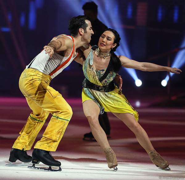 Robin Johnstone als Clarissa und Andrew (Andy) Buchanan als Antonio bei Holiday on Ice Show BELIEVE