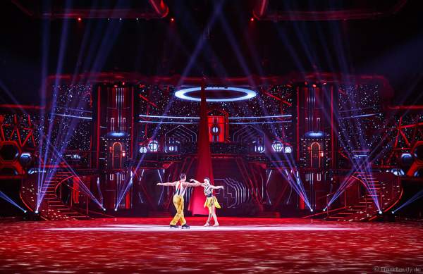 Robin Johnstone als Clarissa und Andrew (Andy) Buchanan als Antonio bei Holiday on Ice Show BELIEVE