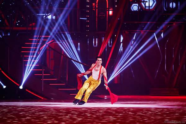 Andrew (Andy) Buchanan am Vertikaltuch bei Holiday on Ice Show BELIEVE
