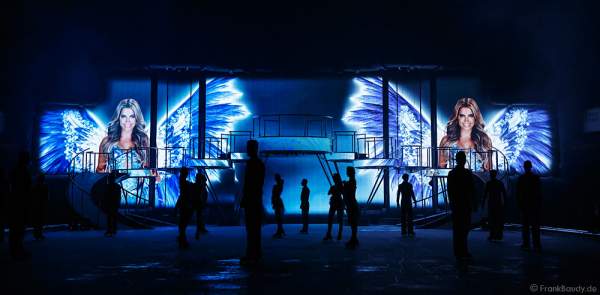 Sylvie Meis als Erzählerin auf großen Screens bei der Holiday on Ice Show BELIEVE