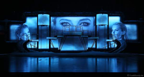 Sylvie Meis als Erzählerin auf großen Screens bei der Holiday on Ice Show BELIEVE 2015/2016