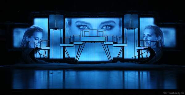 Sylvie Meis als Erzählerin auf großen Screens bei der Holiday on Ice Show BELIEVE 2015/2016