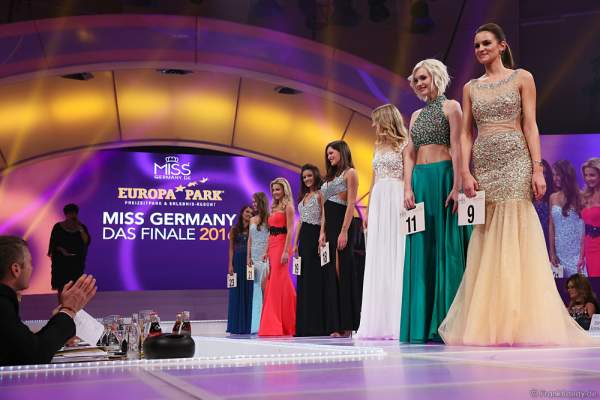 Die Top 8 der Miss Germay Wahl 2016 präsentieren sich der VIP-Jury