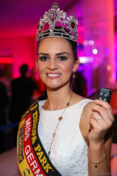 Miss Germany 2016, Lena Bröder erhält ihren Autoschlüssel für den Jaguar XE