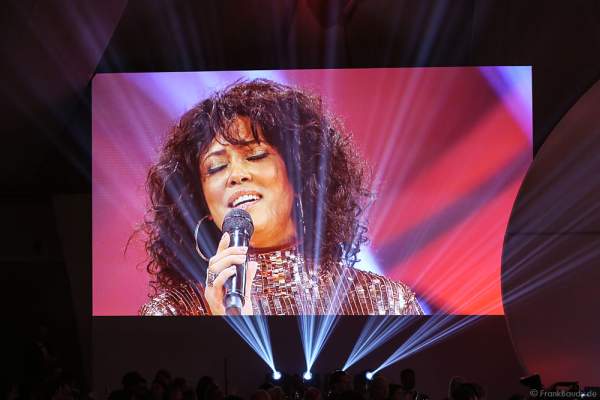 Belinda Davids mit der „Whitney Houston Show“ bei der Miss Germany 2016 Wahl im Europa-Park am 20.02.2016