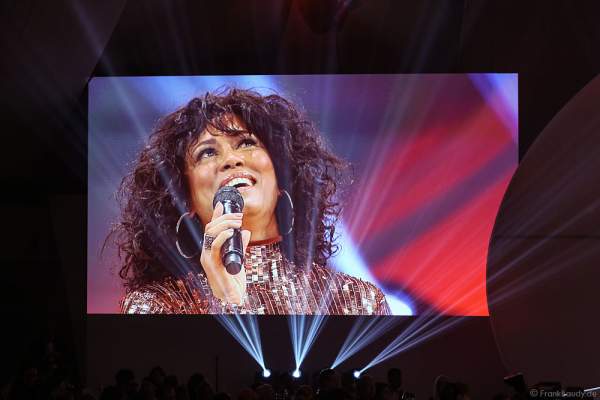 Belinda Davids mit der „Whitney Houston Show“ bei der Miss Germany 2016 Wahl im Europa-Park am 20.02.2016