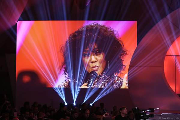 Belinda Davids mit der „Whitney Houston Show“ bei der Miss Germany 2016 Wahl im Europa-Park am 20.02.2016