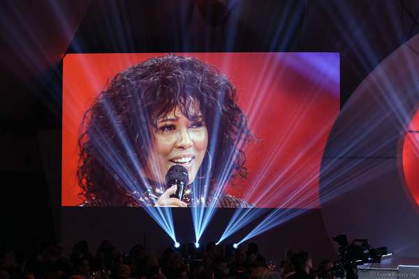 Belinda Davids mit der „Whitney Houston Show“ bei der Miss Germany 2016 Wahl im Europa-Park am 20.02.2016