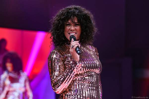 Belinda Davids mit der „Whitney Houston Show“ bei der Miss Germany 2016 Wahl im Europa-Park am 20.02.2016