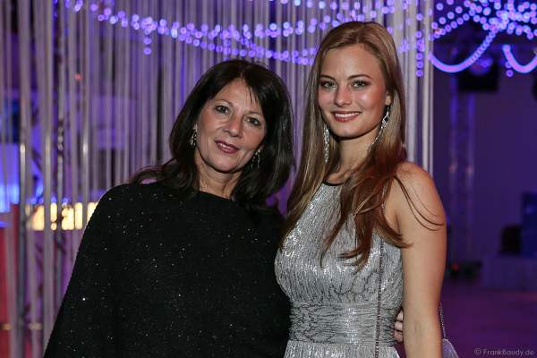 Sabine Bosbach mit Tochter Viktoria Bosbach bei der Miss Germany 2016 Wahl im Europa-Park am 20.02.2016