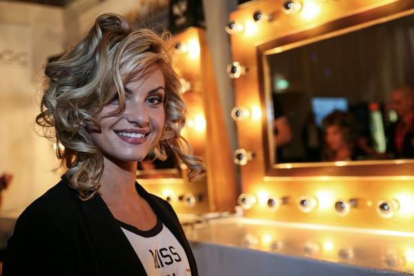 Mandy Wieck (Miss Pearl.tv 2016) Backstage bei den Vorbereitungen zur Miss Germany 2016 Wahl