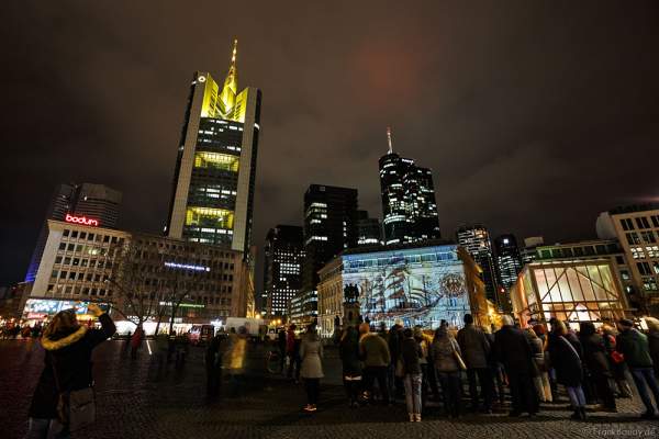 Historische Geldscheine an der Deutschen Bank bei der Luminale 2016 in Frankfurt