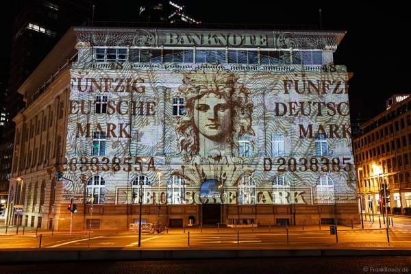 Historische Geldscheine an der Deutschen Bank bei der Luminale 2016 in Frankfurt