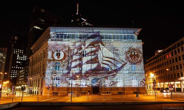 Historische Geldscheine an der Deutschen Bank bei der Luminale 2016 in Frankfurt