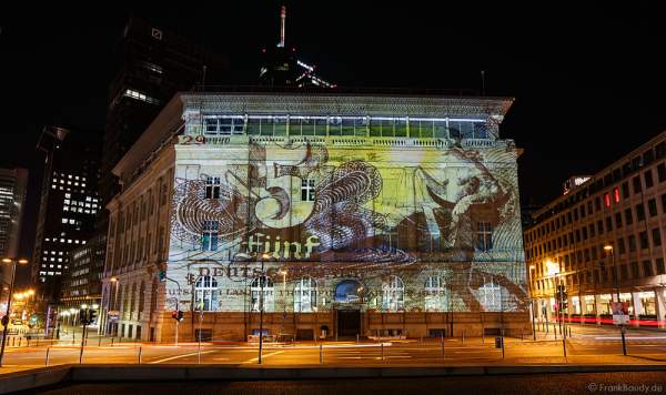 Historische Geldscheine an der Deutschen Bank bei der Luminale 2016 in Frankfurt