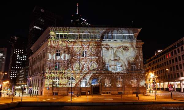 Historische Geldscheine an der Deutschen Bank bei der Luminale 2016 in Frankfurt