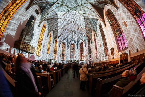 Typografische Licht-Installation in der Evangelischen Stadtkirche St. Katharinen an der Hauptwache bei der Luminale 2016