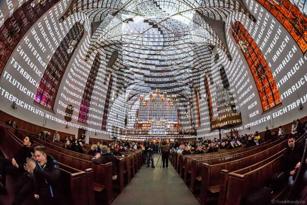 Licht-Installation mit der Rieger-Orgel in der Katharinenkirche bei der Luminale 2016