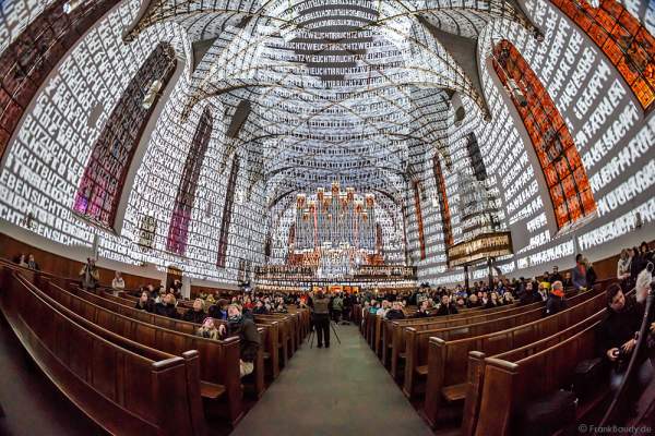Licht-Installation mit der Rieger-Orgel in der Katharinenkirche bei der Luminale 2016