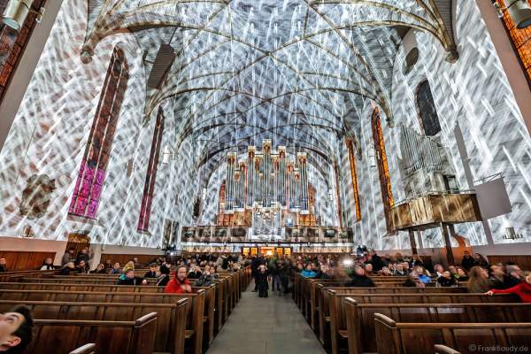 Licht-Installation mit der Rieger-Orgel in der Katharinenkirche bei der Luminale 2016