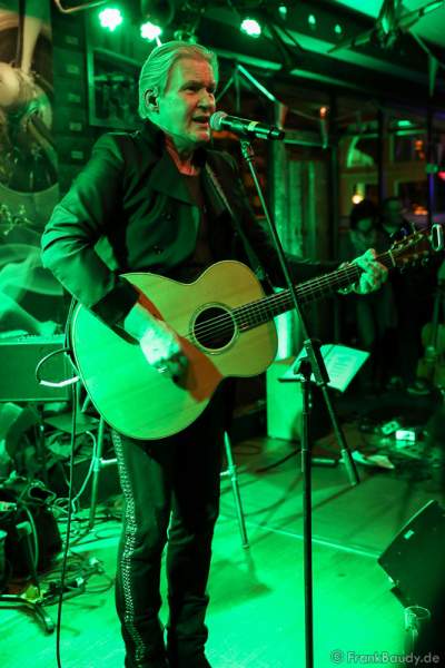 Johnny Logan singt beim Auftritt, ST. PATRICK’S DAY im Hotel Bell Rock Europa-Park in Rust
