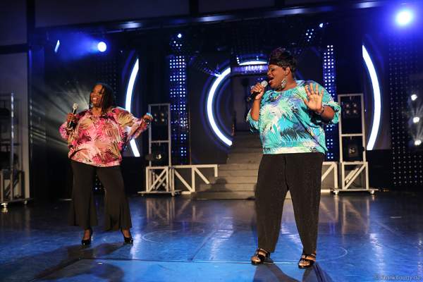 Dorrey Lin Lyles and Dynelle Rhodes Dee von The Weather Girls auf der ConneXion Party der WorldHostingDays 2016 im Europa-Park