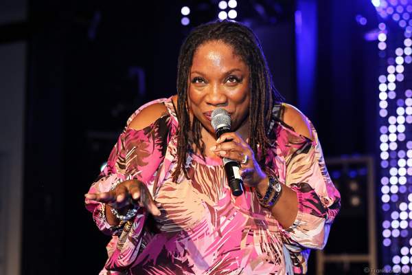 Dorrey Lin Lyles von The Weather Girls auf der ConneXion Party der WorldHostingDays 2016 im Europa-Park