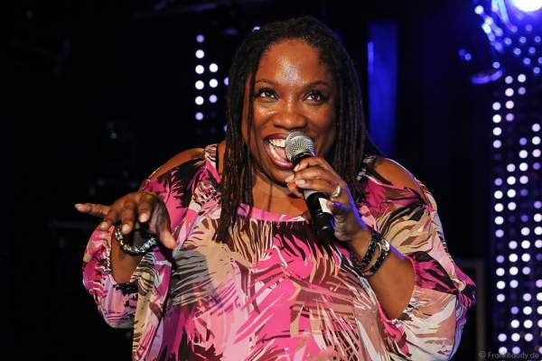 Dorrey Lin Lyles von The Weather Girls auf der ConneXion Party der WorldHostingDays 2016 im Europa-Park