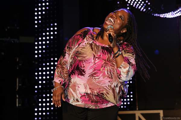 Dorrey Lin Lyles von The Weather Girls auf der ConneXion Party der WorldHostingDays 2016 im Europa-Park