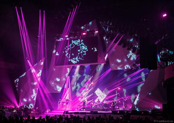 Das Duo Glasperlenspiel mit Carolin Niemczyk und Daniel Grunenberg beim PRG LEA 2016 - Live Entertainment Award in der Festhalle in Frankfurt