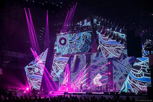 Das Duo Glasperlenspiel mit Carolin Niemczyk und Daniel Grunenberg beim PRG LEA 2016 - Live Entertainment Award in der Festhalle in Frankfurt