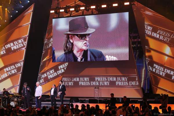 Udo Lindenberg mit Manager und Veranstalter ‚Balou‘ Temme beim PRG LEA 2016 - Live Entertainment Award in der Festhalle in Frankfurt