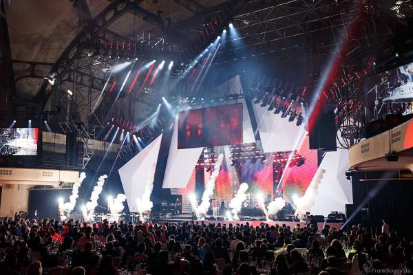 Show-Act Beyond the Black beim PRG LEA 2016 - Live Entertainment Award in der Festhalle in Frankfurt