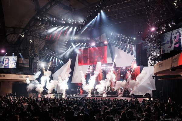 Show-Act Beyond the Black beim PRG LEA 2016 - Live Entertainment Award in der Festhalle in Frankfurt