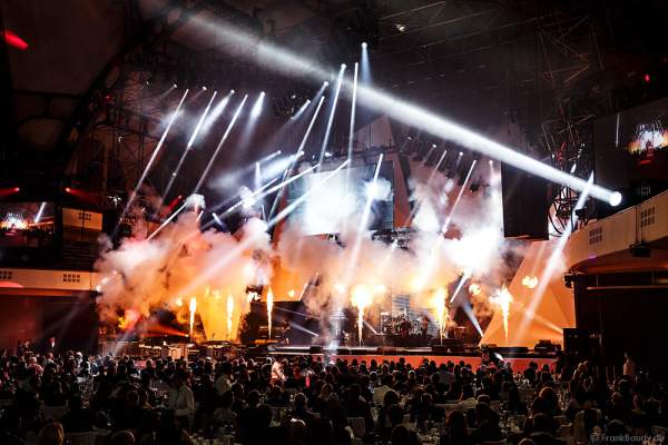 Show-Act Beyond the Black mit Jennifer Haben beim PRG LEA 2016 - Live Entertainment Award in der Festhalle in Frankfurt