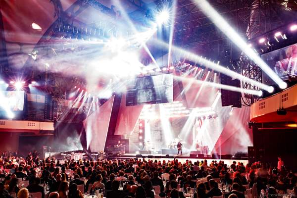 Show-Act Beyond the Black beim PRG LEA 2016 - Live Entertainment Award in der Festhalle in Frankfurt