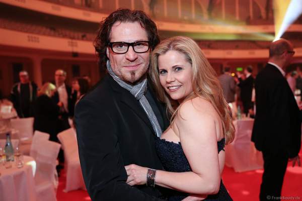 Michaela Schaffrath mit Freund Carlos Anthonyo beim PRG LEA 2016 - Live Entertainment Award in der Festhalle in Frankfurt