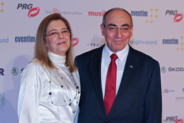 Botschafter der Republik Kuba, Rene Juan Mujica Cantelar mit Ehefrau beim PRG LEA 2016 - Live Entertainment Award in der Festhalle in Frankfurt