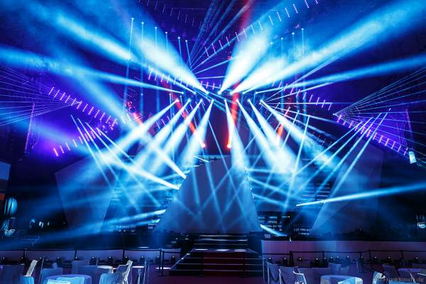 A04 Imposante Demo-Show während der Prolight + Sound 2016 in der Festhalle Frankfurt