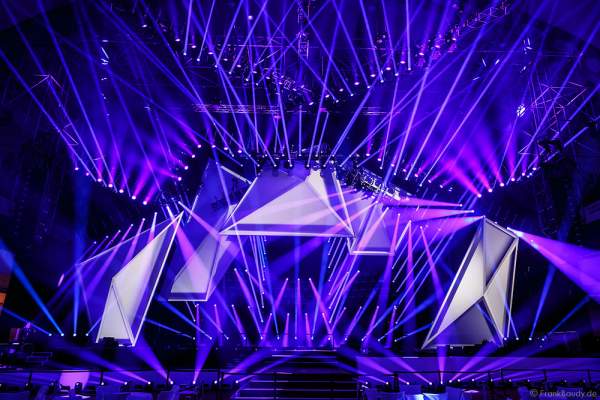 A06 Imposante Demo-Show während der Prolight + Sound 2016 in der Festhalle Frankfurt