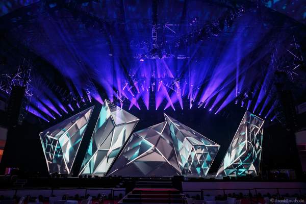 A08 Imposante Demo-Show während der Prolight + Sound 2016 in der Festhalle Frankfurt