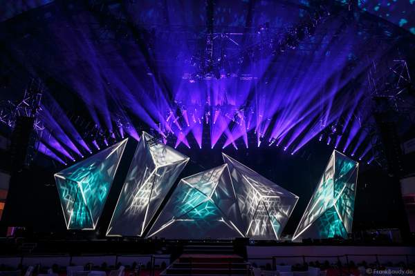 A09 Imposante Demo-Show während der Prolight + Sound 2016 in der Festhalle Frankfurt