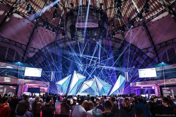 A18 Imposante Demo-Show während der Prolight + Sound 2016 in der Festhalle Frankfurt