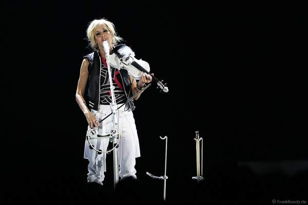 Martie Maguire der Country Band Dixie Chicks während ihrer MMXVI World Tour am 17.04.2016 im Hallenstadion in Zürich/Schweiz