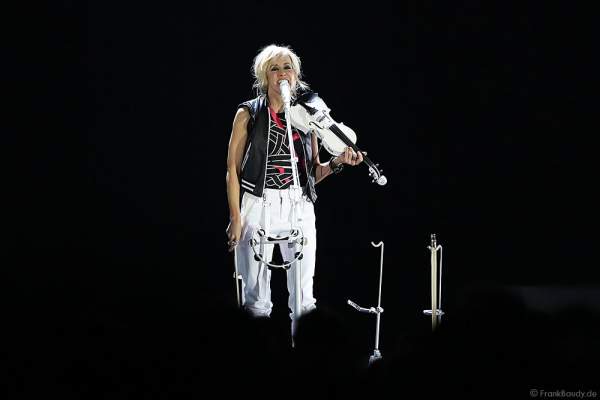 Martie Maguire der Country Band Dixie Chicks während ihrer MMXVI World Tour am 17.04.2016 im Hallenstadion in Zürich/Schweiz