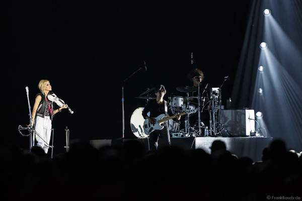 Martie Maguire der Country Band Dixie Chicks während ihrer MMXVI World Tour am 17.04.2016 im Hallenstadion in Zürich/Schweiz