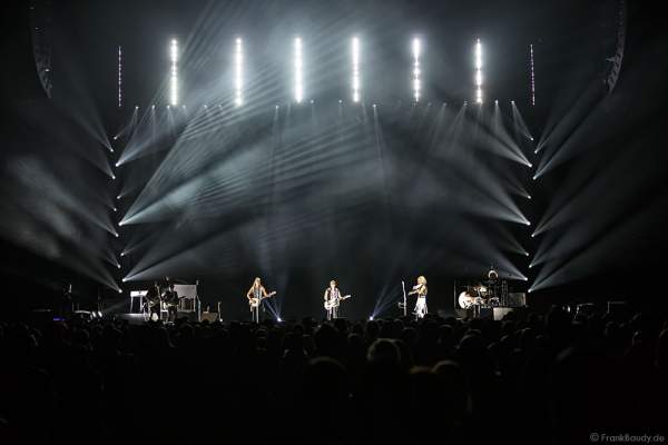 Konzert der Dixie Chicks während ihrer MMXVI World Tour am 17.04.2016 im Hallenstadion in Zürich/Schweiz