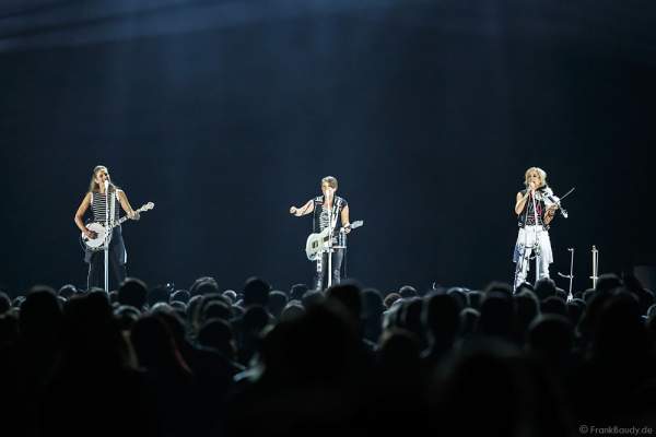 Konzert der Dixie Chicks während ihrer MMXVI World Tour am 17.04.2016 im Hallenstadion in Zürich/Schweiz