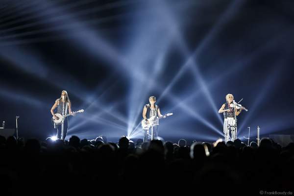 Konzert der Dixie Chicks während ihrer MMXVI World Tour am 17.04.2016 im Hallenstadion in Zürich/Schweiz